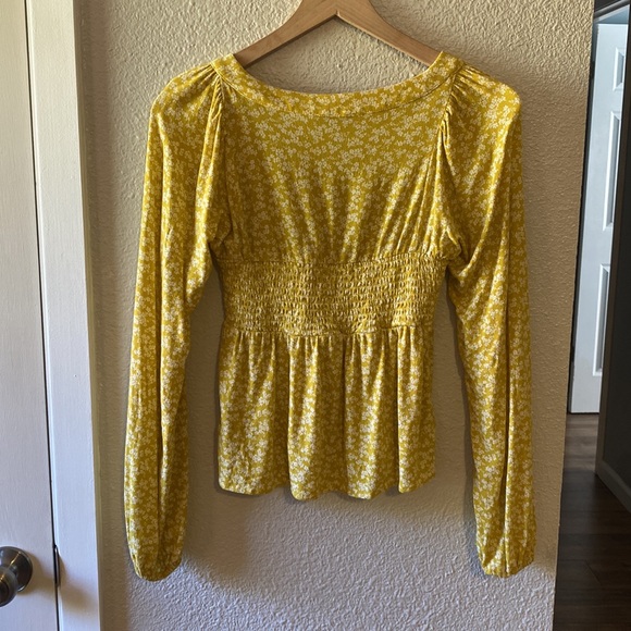 American Eagle Outfitter Cropped Floral Peasant Blouse. - Picture 2 of 6